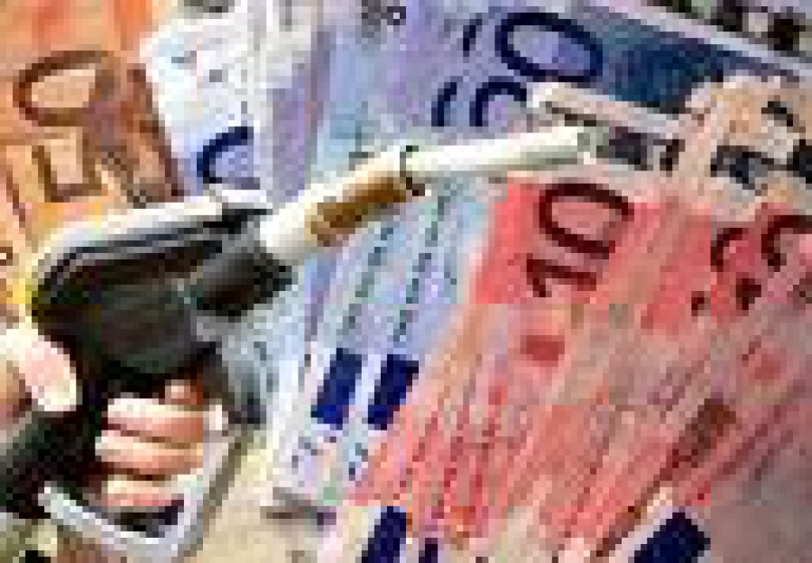 Benzina, tutti sopra 1,5 euro Gasolio a 1,4 euro